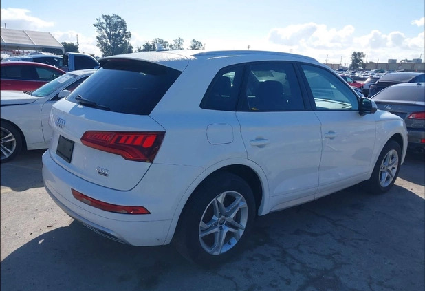 Audi Q5 cena 79900 przebieg: 100200, rok produkcji 2018 z Legionowo małe 79